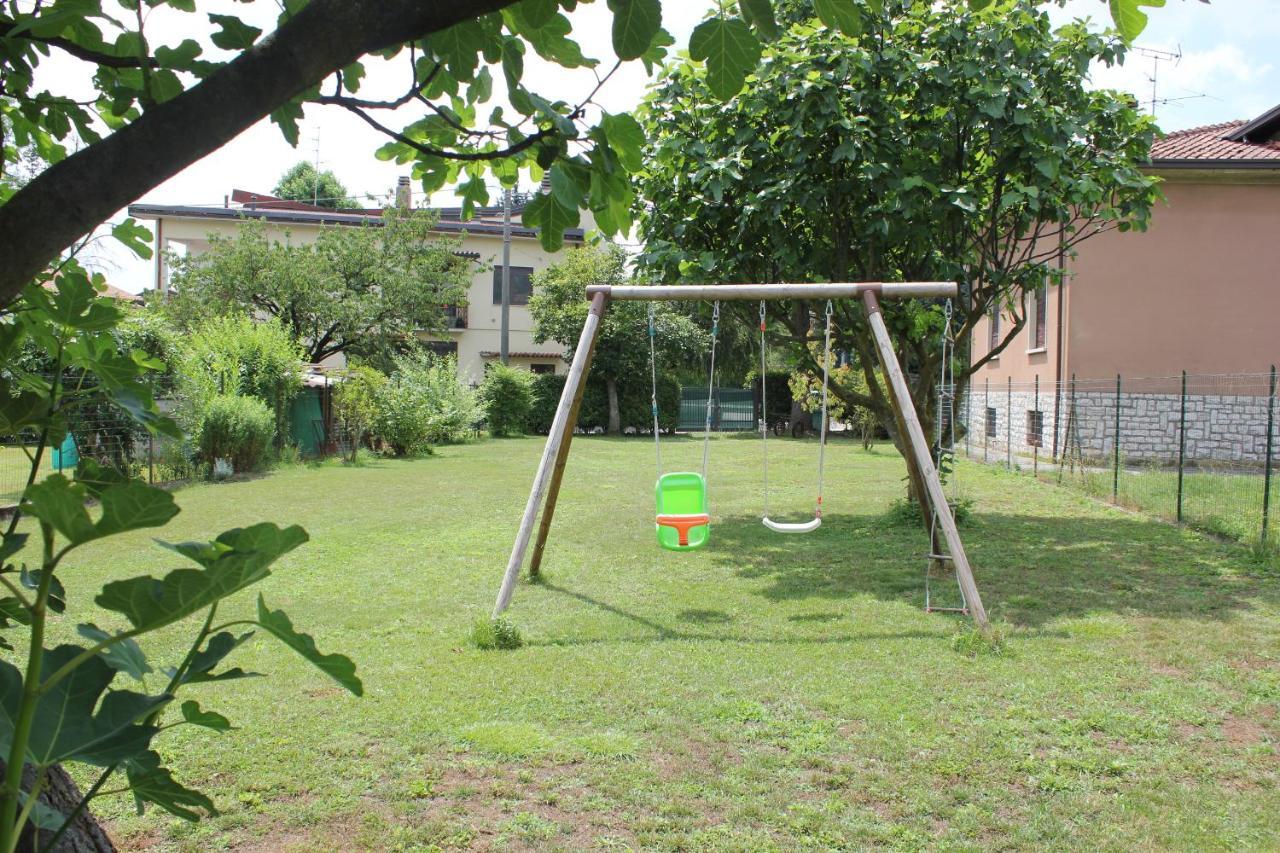 B&B I Due Tigli Travedona Exterior foto